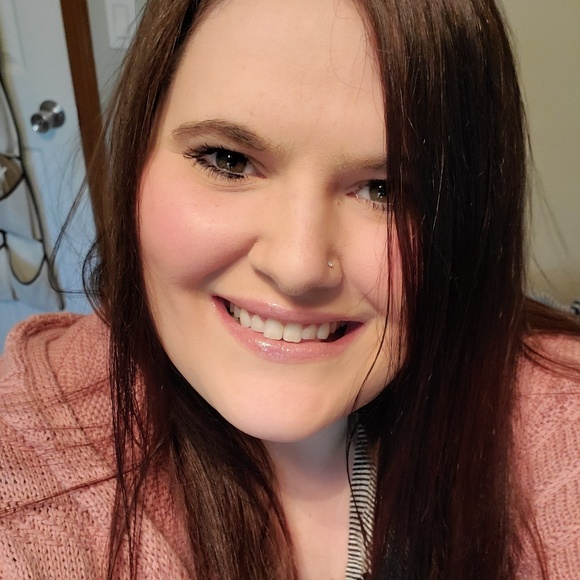 Meet your Posher, Erin - Picture 1 of 1